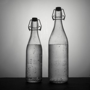 Voorbeeld van glazenfles met suikersiroop