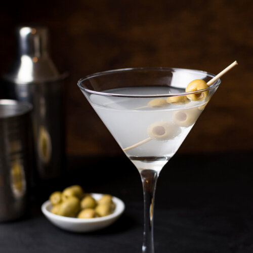 Dry martini cocktail
